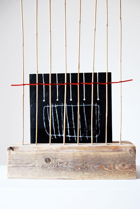 Jäger 3 | 2010 | Schieferobjekt im Holzsockel