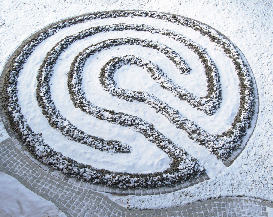 Landart-Projekt | 2012-2013 | Entstehung eines begehbaren Labyrinths als Gesamtprojekt mit 5 Skulpturen aus Stahl und Holz, Fertigstellung Mitte 2013