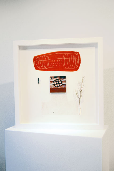 Sammler 2 | 2010 | Objekte und bemalter Schiefer im Schaukasten | 50 x 50 cm