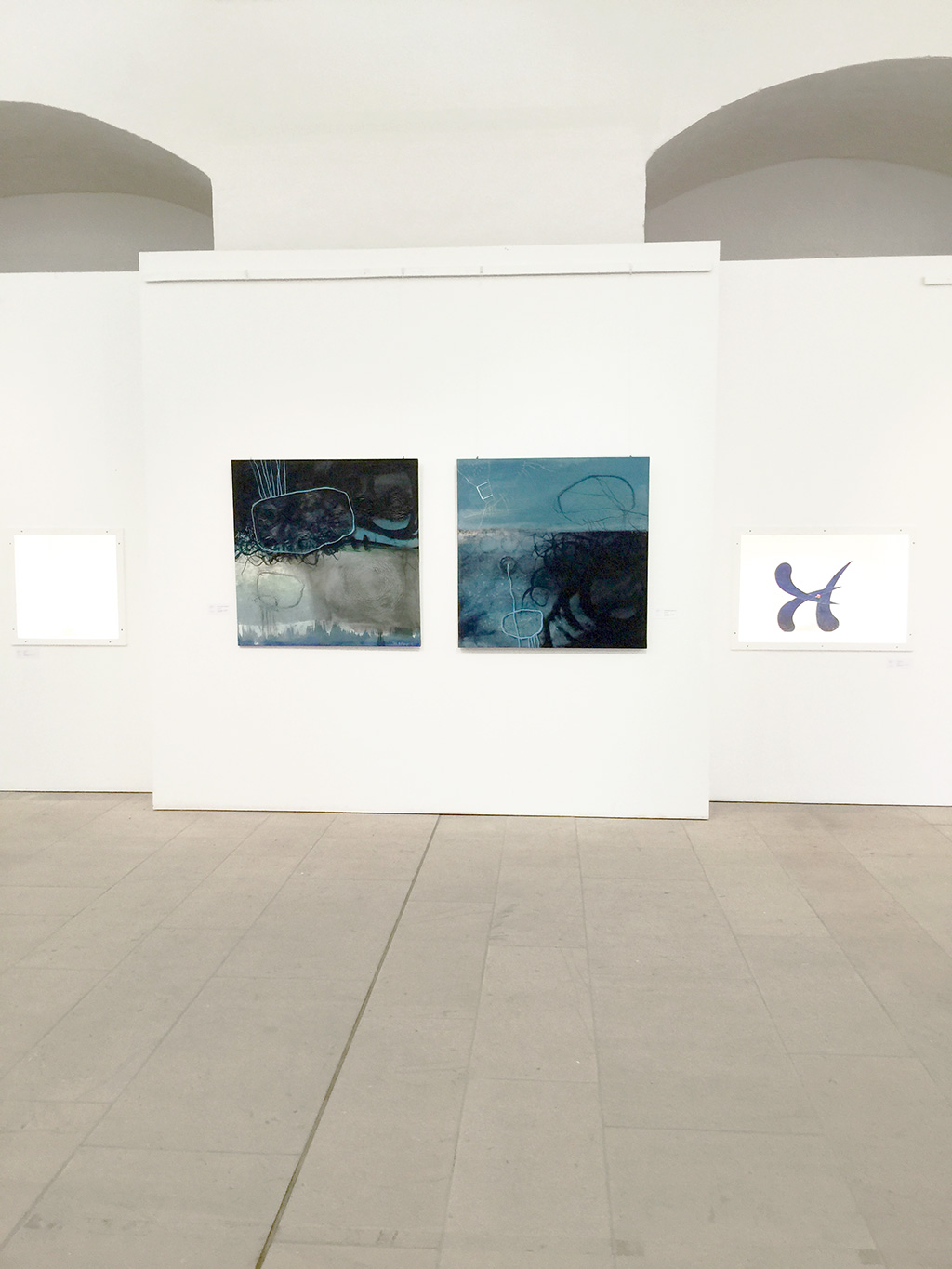 Blick in die Ausstellung "ART - Süd-Ost trifft West 2015" beim Aufbau | Plassenburg, Kulmbach 2015