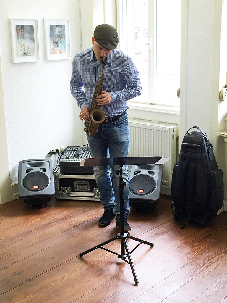 Musikalische Umrahmung von Manuel Dahner zur Vernissage "LAND-RAUM-WANDLUNG" | Galerie Kirchner, Grünsfeld | 12.06.2016